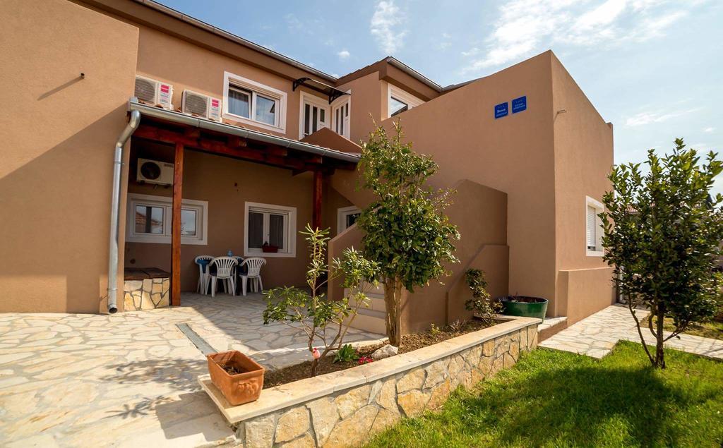 Apartments Zara Petrcane Εξωτερικό φωτογραφία